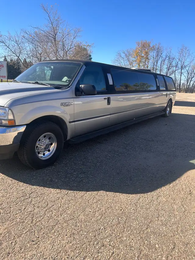 2003 Ford Excursion XLT stretch Limousine