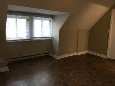 Old Walkerville Charmer-2 Bedroom Upper for Rent - Photo 6