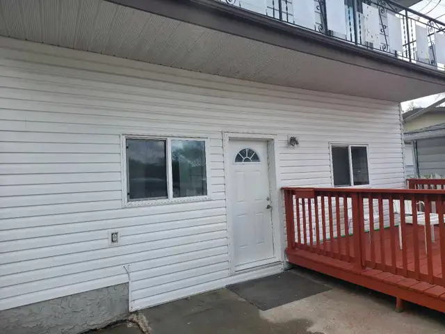 main floor in two bedrooms one room for rent