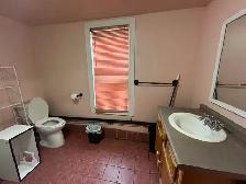 Unbeatable Price! 5-Bedroom House Near U of W – $1,650 Utilities - Photo 10