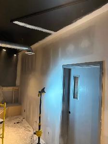 Painter and taper - Photo 3