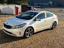 2017 Kia Forte EX White - Photo 3