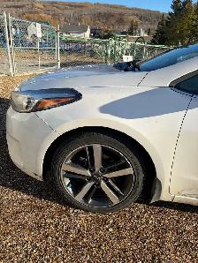 2017 Kia Forte EX White - Photo 4