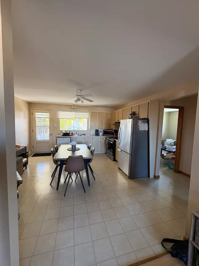 Logis 4-1/2 à louer à Granby, 55 ans et , non fumeur. 975$/Mois