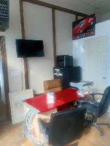Car Dealer offices for rent - Photo 5