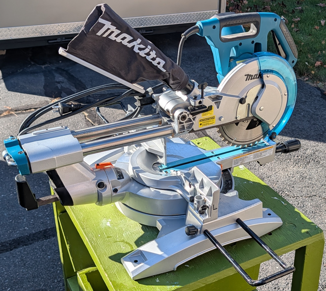 MIKITA LS1028L 10' compound miter saw