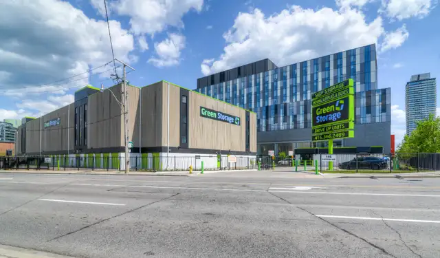 Top-Rated Toronto Storage| Drive-ups, Parking