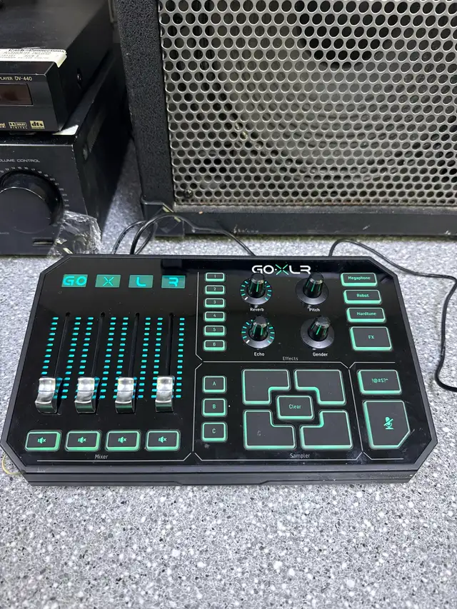 TC Helicon GO XLR Broadcaster Platform With Mixer