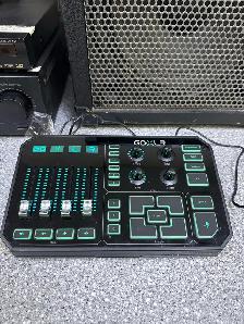 TC Helicon GO XLR Broadcaster Platform With Mixer