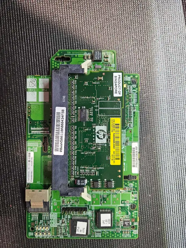 HP Smart Array E200i SAS RAID Controller – 64MB Cache – ProLiant