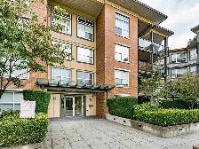 Surrey Center 860 sqft 2B2B Unit Condo for Rent  – $2,250