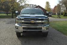 2015 Chev 3500 Duramax Dually - Photo 2