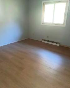 3 Bedroom Townhome with Finished Basement $1695   Utilities - Photo 4