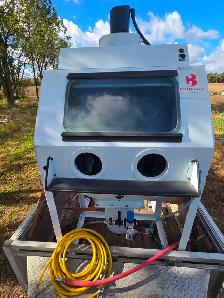 QUICK SALE! MEDIA BLASTING CABINET - Photo 2