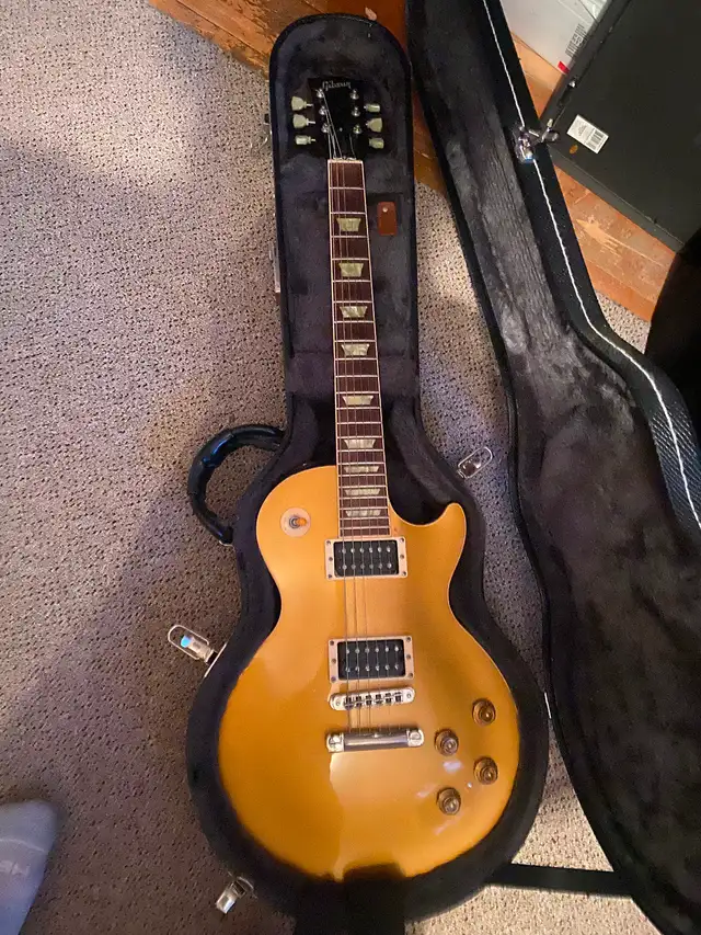2005 Gibson gold top guitar