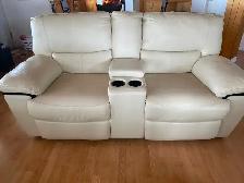 Divan inclinable en cuir crème avec porte-gobelets