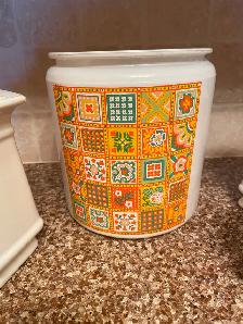 Three (3) vintage Elegant and Decorative Jars with lids - Photo 2
