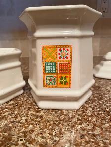 Three (3) vintage Elegant and Decorative Jars with lids - Photo 4