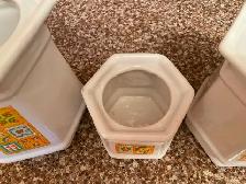 Three (3) vintage Elegant and Decorative Jars with lids - Photo 7