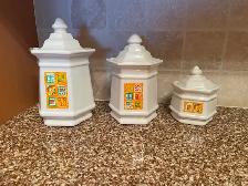 Three (3) vintage Elegant and Decorative Jars with lids - Photo 8