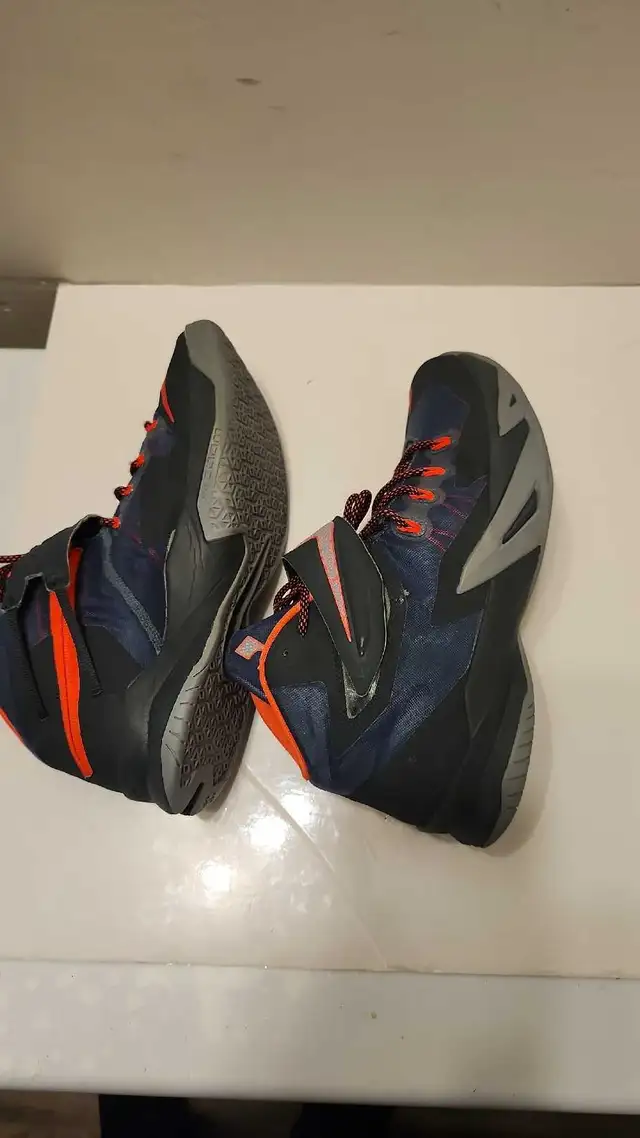 Nike Air - US 12 / UK 11 / EUR 46 - Modèle 355169-012 - Noir