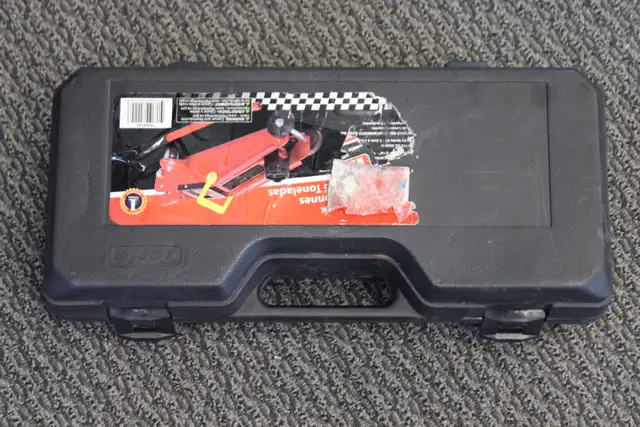 Big Red 1.5 Ton Hydraulic Floor Jack w/ Case (#44660-1)