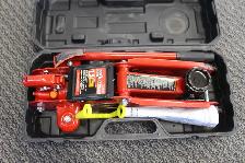 Big Red 1.5 Ton Hydraulic Floor Jack w/ Case (#44660-1) - Photo 4
