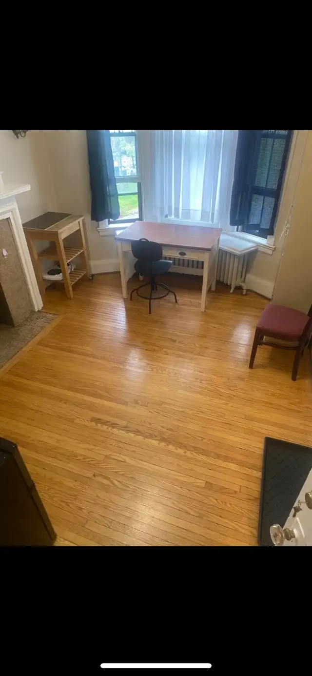 High Park Blvd-Roncesvalles Quiet Furnished Room Nov 1st
