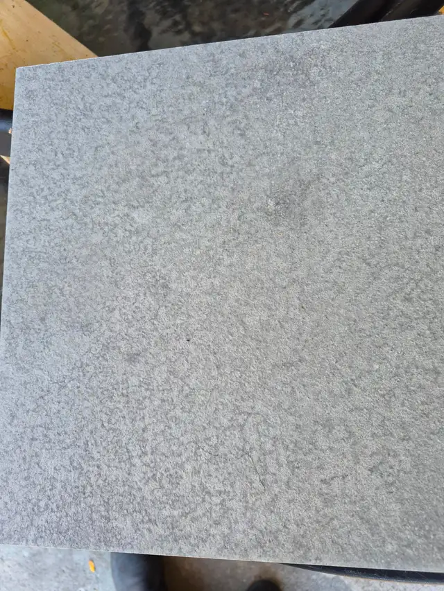Ceramic floor tile