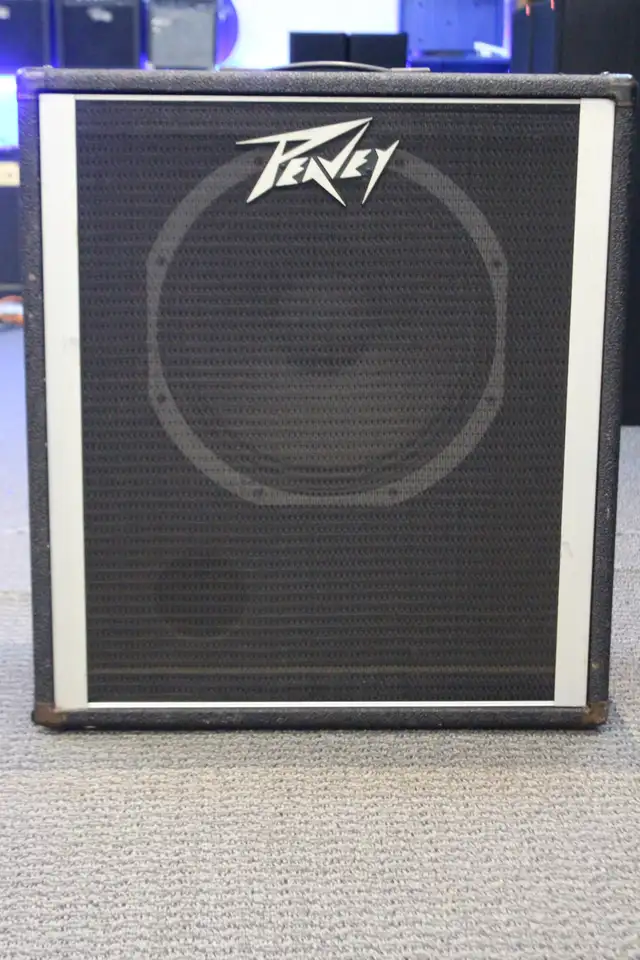 Peavey 115 1x15 Bass Cabinet w/ Speaker Cable (#44663-1)