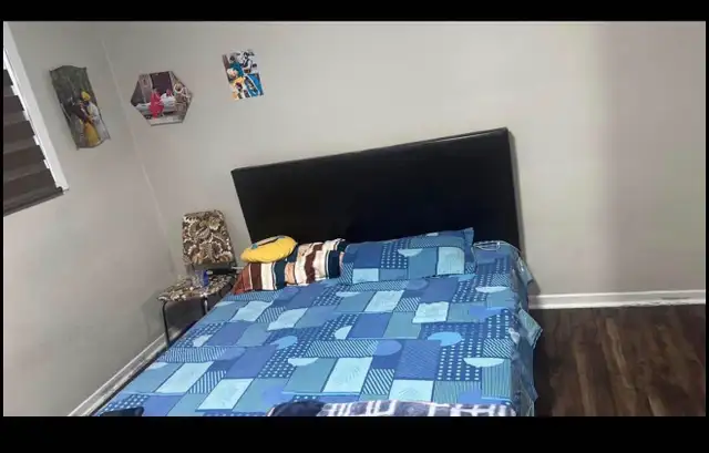 Room available for rent in 3 bedroom  2 washroom house in Malton