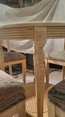 Round Glass Top Dining Table with Seashell Display & 6 Chairs