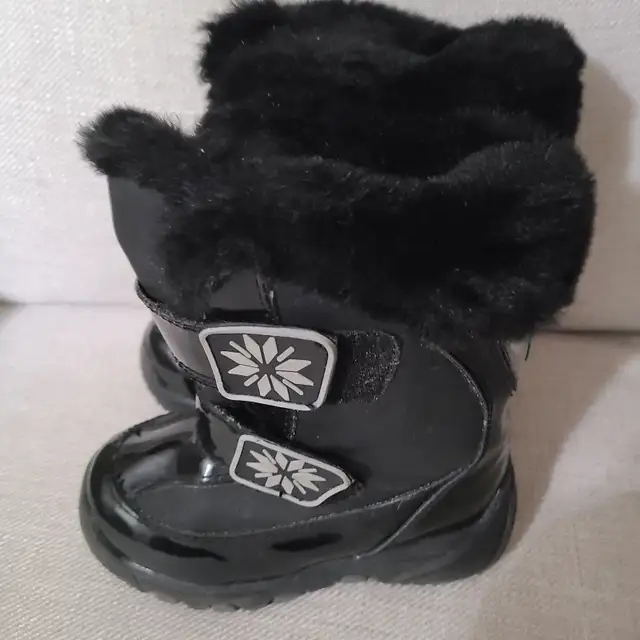 Cougar winter boots Size 8M