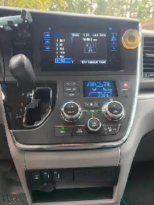 2015 Toyota Sienna LE FWD 8-Seat, One Owner, No Accidents - Photo 7