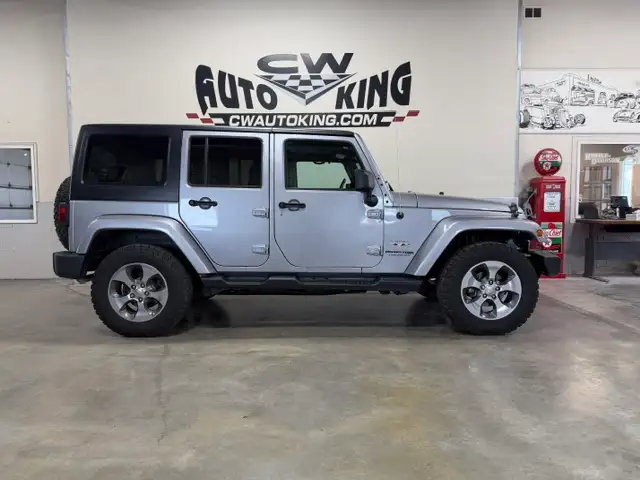 2018 Jeep Wrangler Unlimited Sahara / Low Local Kms / Financing