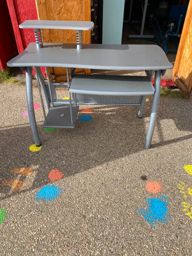 free computer workstation desk