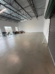 Bright 1,400 sq ft Studio/Office with Private Entrance – 68 Ave