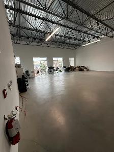Bright 1,400 sq ft Studio/Office with Private Entrance – 68 Ave - Photo 2