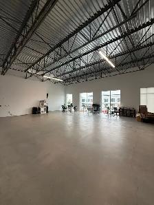 Bright 1,400 sq ft Studio/Office with Private Entrance – 68 Ave - Photo 3