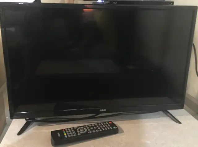 24’ RCA TV with remote like new