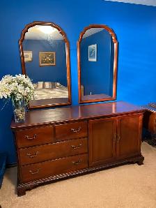 Beautiful Stanley hardwood dresser with 2 mirrors.