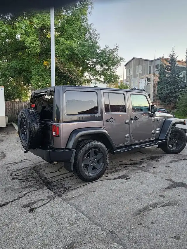 2017 Jeep Wrandler Unlimited - Only 77K