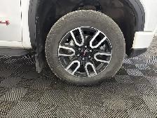 2025 GMC Sierra 1500 AT4 6.2L V8 TECH PKG | SUNROOF | HTD/CLD - Photo 4