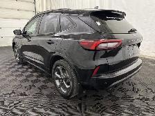 2023 Ford Escape ST-Line AWD Tech Pkg | VISTA ROOF | REM START - Photo 10