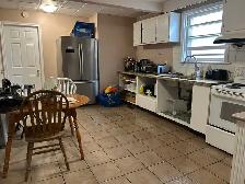 A few Rooms (3 mins to Mac) in student house for student rent