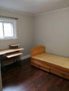 A few Rooms (3 mins to Mac) in student house for student rent - Photo 4