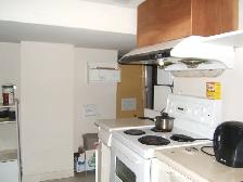 A few Rooms (3 mins to Mac) in student house for student rent - Photo 6