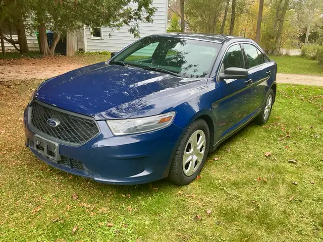 2014 Ford Taurus police interceptor AWD LOW KM