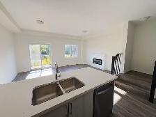 Three Bedroom Three Bathroom Townhouse Available for Rent - Photo 3
