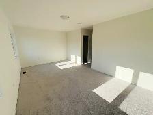 Three Bedroom Three Bathroom Townhouse Available for Rent - Photo 5